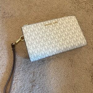 Michael Kors Jet Set Travel Wallet